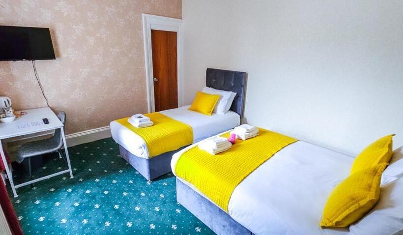 Трехместный Номер Базовый, Mystayinn Abermar Guest House