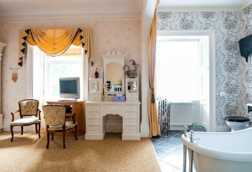 جناح, Enchanted Manor