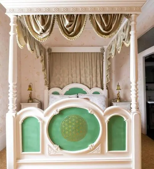 デラックススイート, Enchanted Manor