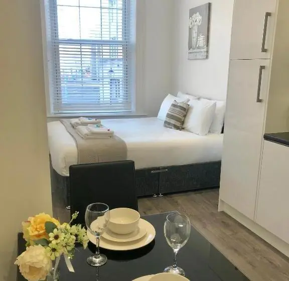Estudio Estàndard, Fox House, Studio Apartments