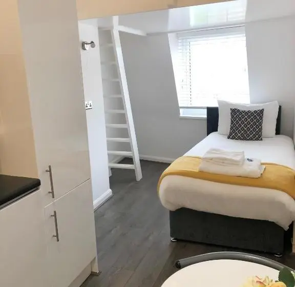 Estudio Estàndard, Fox House, Studio Apartments