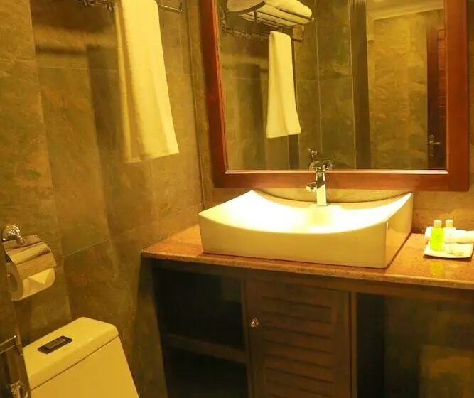 Deluxe Kolmen Hengen Huone, Galaxy Grand