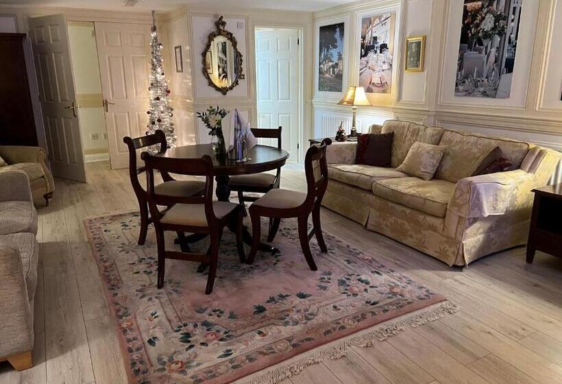 جناح, The Lord Bute