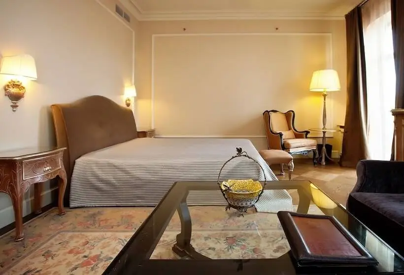 اتاق لوکس با چشم‌انداز شهر, Pontos Plaza