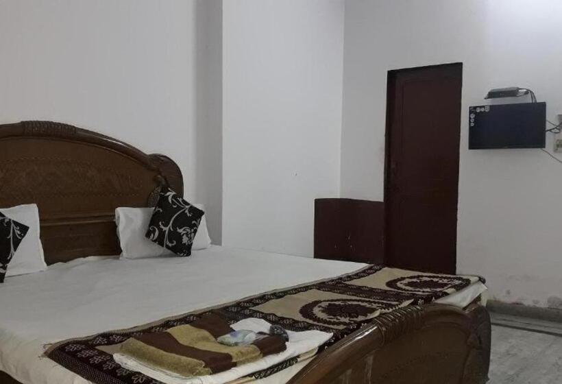 Triple Classic Room, Rajdhani Guest House