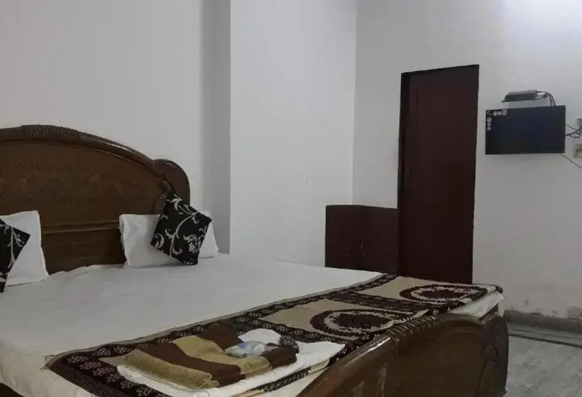 トリプルクラシックルーム, Rajdhani Guest House
