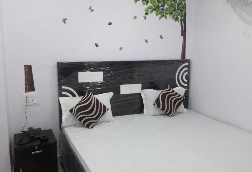 Quarto Triplo Clássico, Rajdhani Guest House