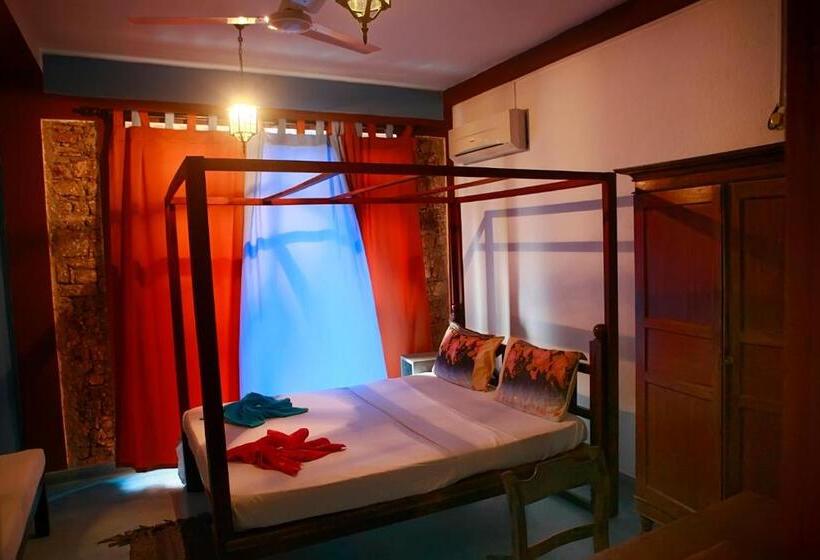 Номер Стандарт, The Change