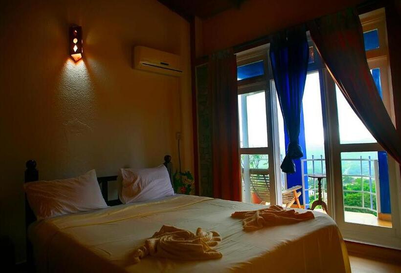 Номер Стандарт Вид на Горы, The Change