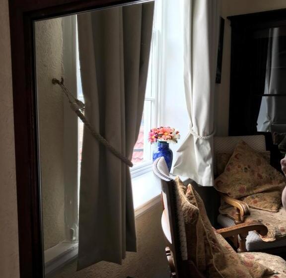 חדר סטנדרט, The Exhibition