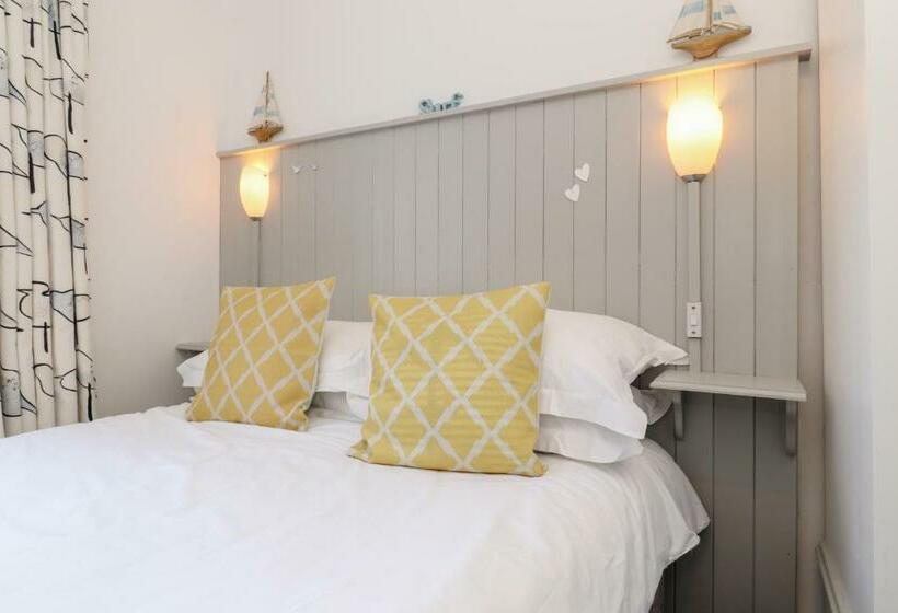 기본룸, The New England