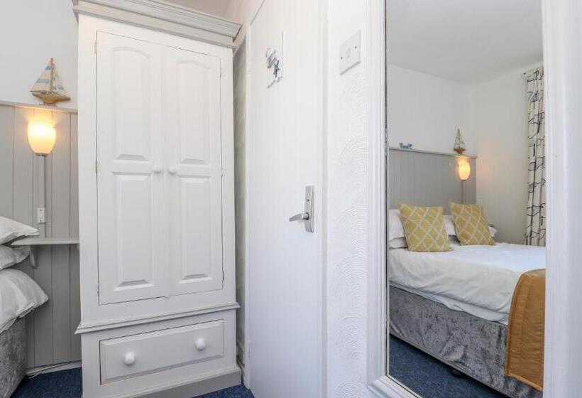 기본룸, The New England