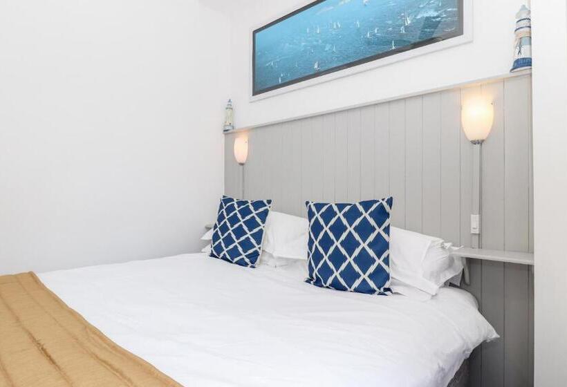 패밀리 스위트, The New England