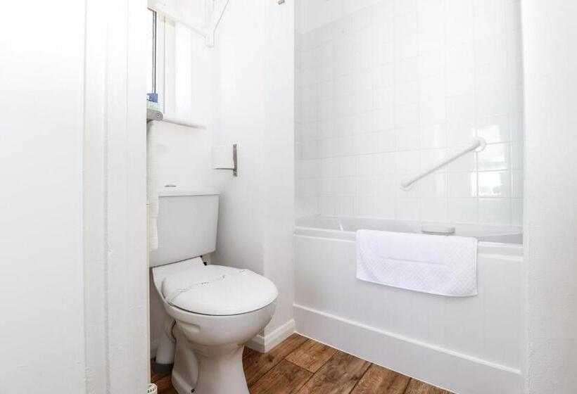 스탠다드 전망 룸, The New England