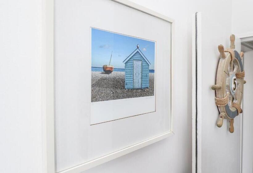 스탠다드 룸 측면 바다 전망, The New England