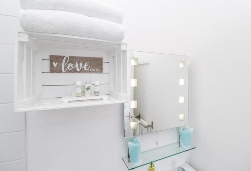 스탠다드 룸 측면 바다 전망, The New England