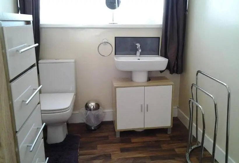 سوییت خانوادگی, Twin Palms Guesthouse