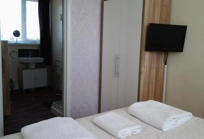 سوییت خانوادگی, Twin Palms Guesthouse