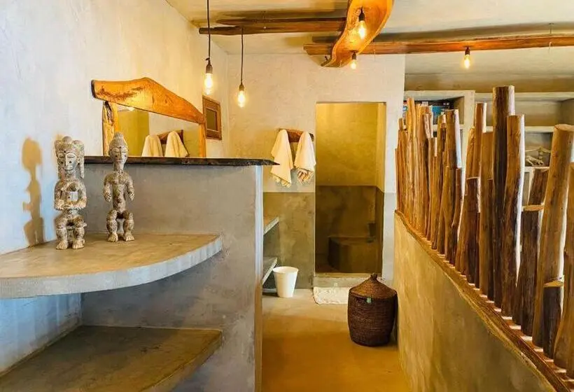 اتاق لوکس, Cajou Lodge