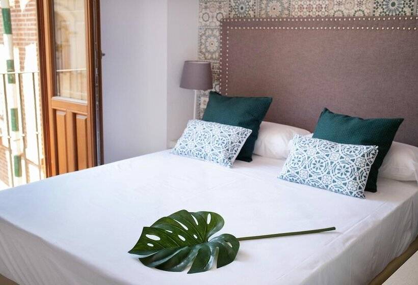 3 Bedroom Duplex Apartment, Feelathome Mártires Apartments