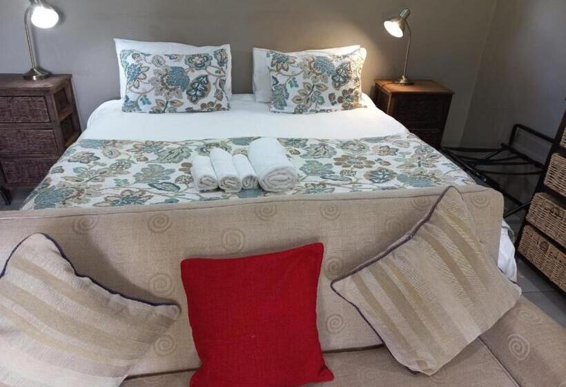 غرفة قياسية ثلاثية, A Little Guesthouse