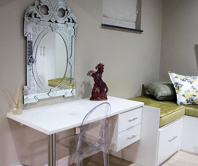 Семейный Номер, A Queenslin Guesthouse