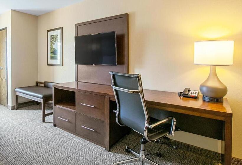 Люкс, Comfort Suites Fishkill Near Interstate 84