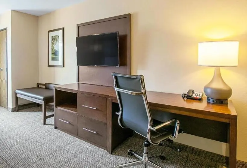 デラックススイート, Comfort Suites Fishkill Near Interstate 84