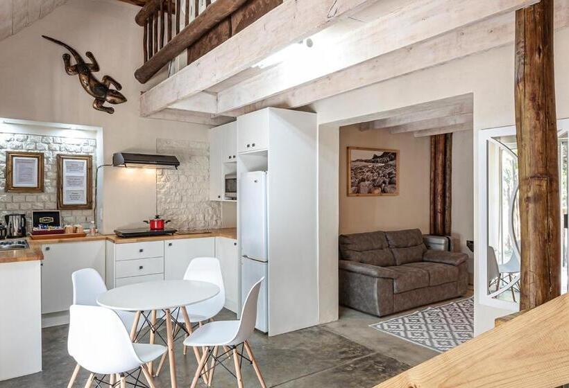 Семейный Номер, Glenda's Guest Suites