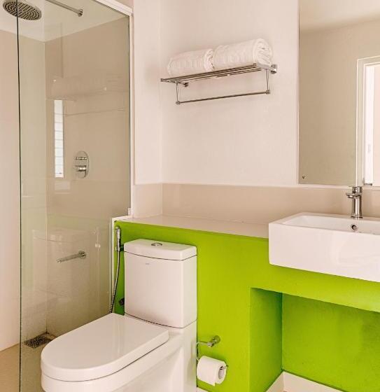 חדר משפחתי, J, Unawatuna