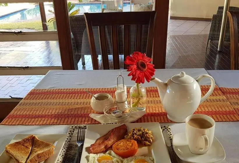 プールビュースタンダードルーム, Somona Guest House