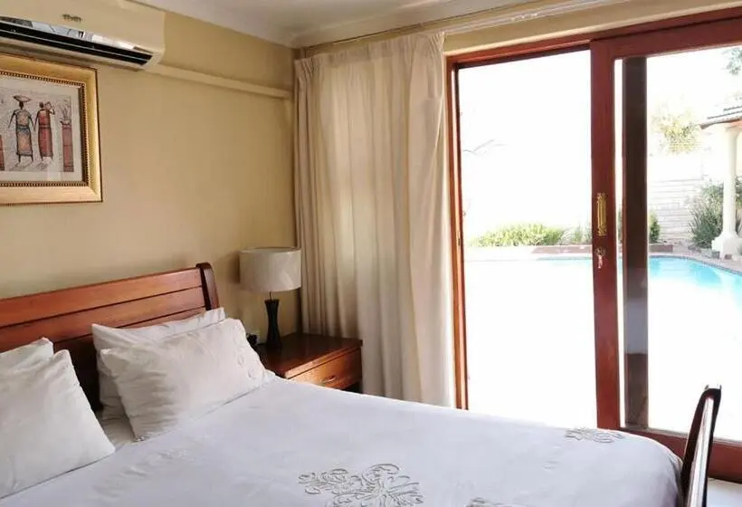 プールビュースタンダードルーム, Somona Guest House