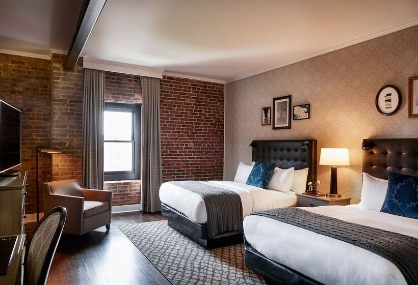 Номер Deluxe, The Foundry Hotel Asheville, Curio Collection By Hilton