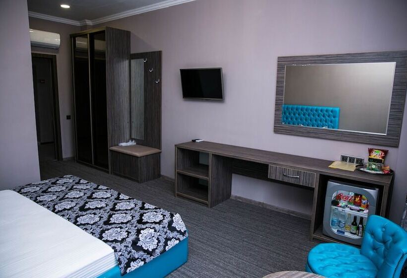 سوییت جونیور, Marton Palace Volgograd