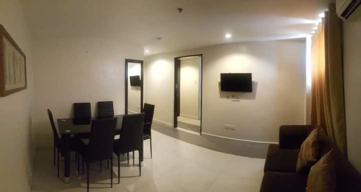 سوییت لوکس, Annex Hotel Tavern