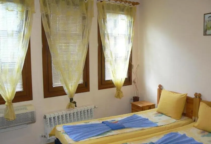 デラックスルーム, Family Hotel Varusha