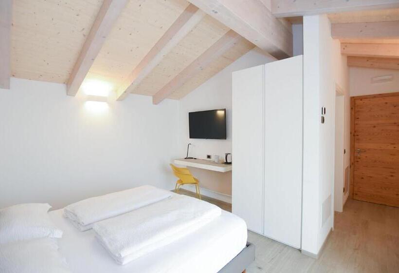 اتاق لوکس با چشمانداز, Agritur Casteller