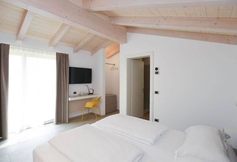 اتاق لوکس با چشمانداز, Agritur Casteller