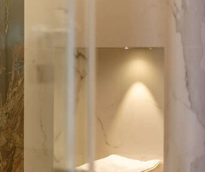 חדר סופריור לשלושה, Bellavista