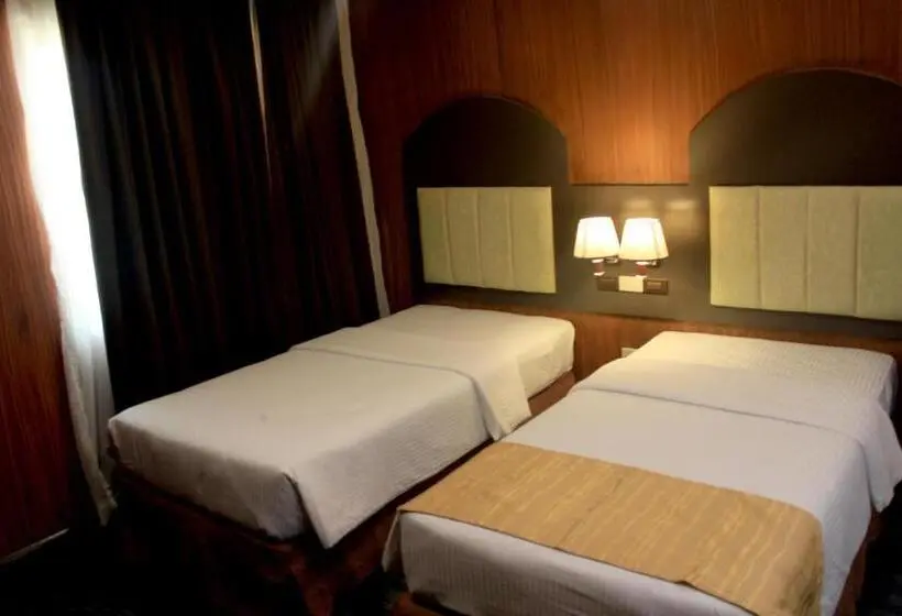اتاق استاندارد چهارنفره با بالکن, Butuan Grand Palace