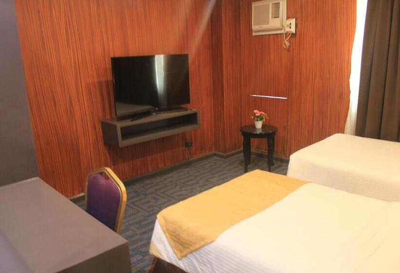 اتاق استاندارد چهارنفره با بالکن, Butuan Grand Palace