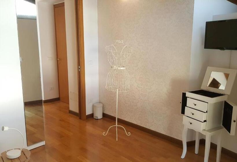 اتاق استاندارد یک تخته با سرویس بهداشتی مشترک, Donizetti Royal