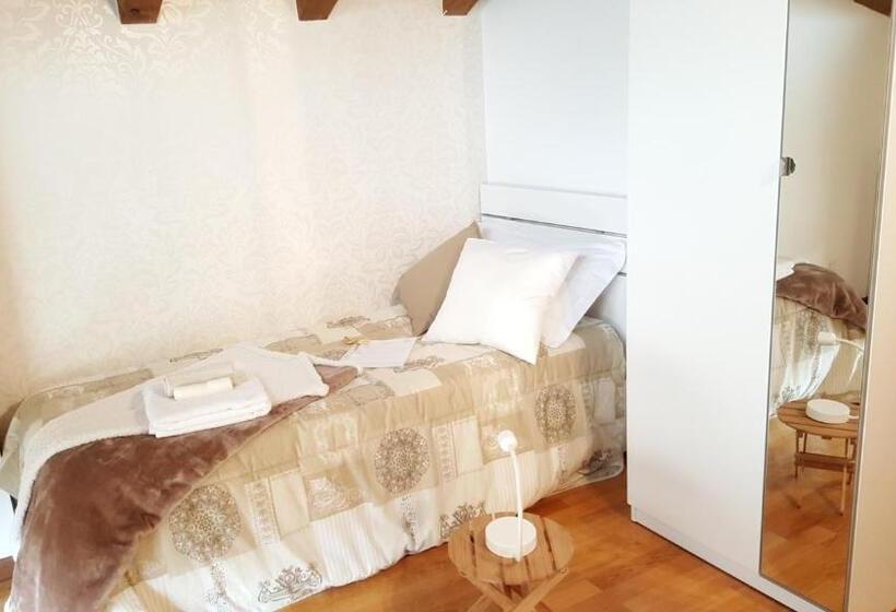 اتاق استاندارد یک تخته با سرویس بهداشتی مشترک, Donizetti Royal