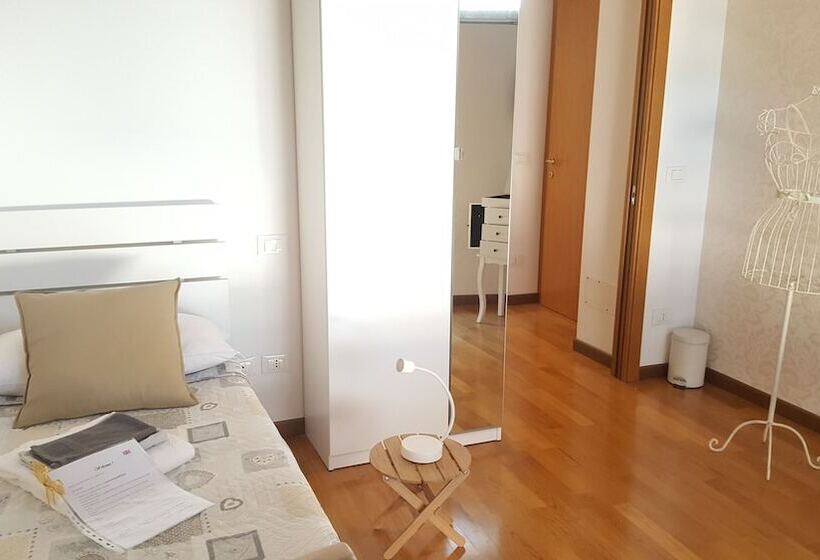 اتاق استاندارد یک تخته با سرویس بهداشتی مشترک, Donizetti Royal