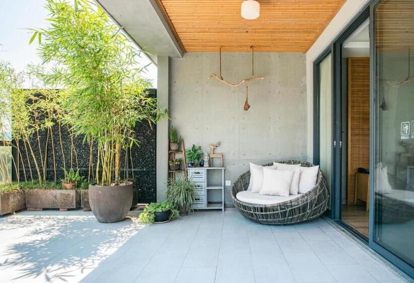 Superior suite with terrace, Yangshuo Zen Garden Resort