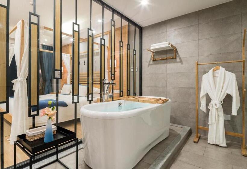 Superior suite with terrace, Yangshuo Zen Garden Resort