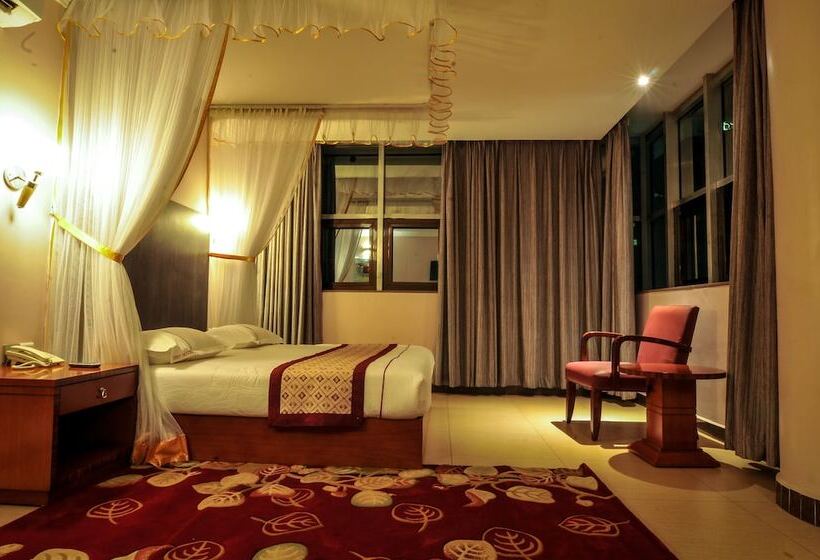 Номер Deluxe, Russell