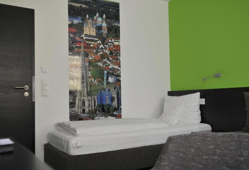 스탠다드 룸, Maximilian