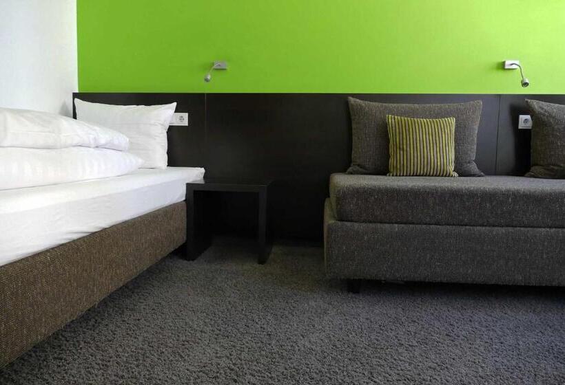 스탠다드 룸, Maximilian