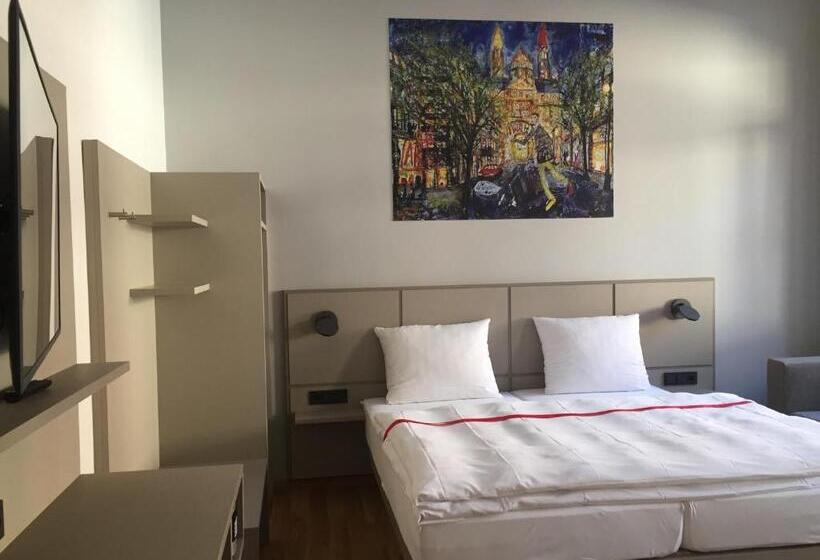 Quarto Estandar, Maximilian